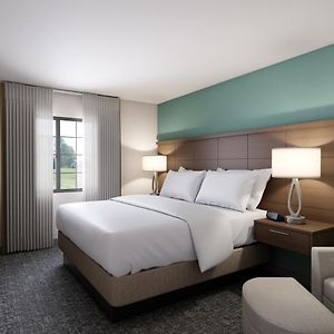 One-Bedroom Queen Suite